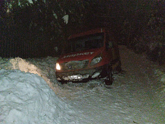 Застрял в населенном пункте. "СНТ". Съехал в яму вытащить застрявшую машину Sollers Atlant