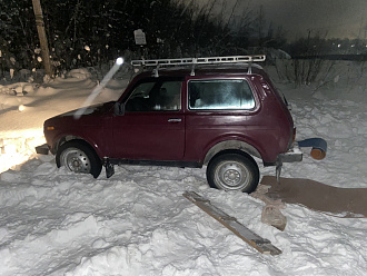 Застрял в снегу, в колее. вытащить застрявшую машину Ваз 21 21.