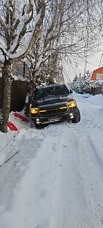 помогите, вытащить. снесло в кювет. При попытке выехать стаскивает  вытащить застрявшую машину Ram 