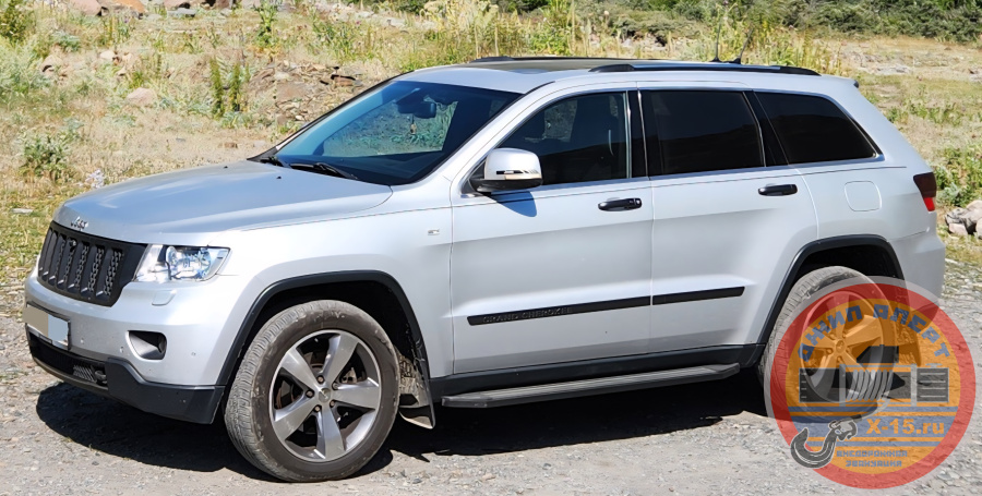 фото застрявшего Jeep Grand Cherokee 