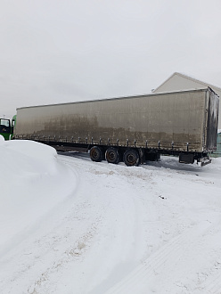 Застрял в снегу, в повороте. вытащить застрявшую машину Setra.