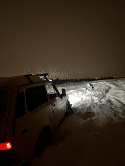прошу помощи, застрял в поле, нужно дернуть лопаты и троса нет вытащить застрявшую машину Нива