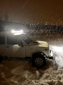 прошу помощи, застрял в поле, нужно дернуть лопаты и троса нет вытащить застрявшую машину Нива