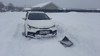 Застрял в глубокой колее на грунтовой дороге через поле. Дорога на СНТ Флора 2. Заезд через МКР Южный Ивантеевка вытащить застрявшую машину Тойота королла