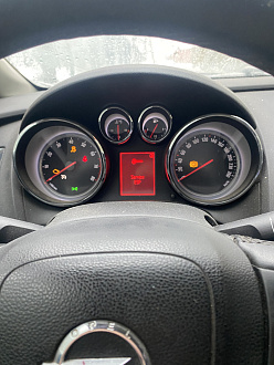 Сел на пузо в колен вытащить застрявшую машину Опель