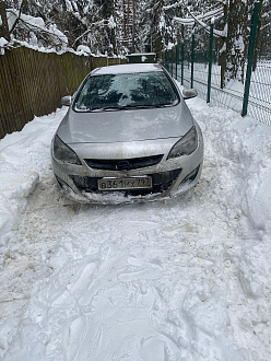 Сел на пузо в колен вытащить застрявшую машину Опель