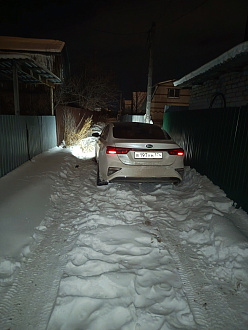 прошу помощи, вытащить машину застрял в частном секторе, в калие-сугробе, дернуть 50 метров до жёсткого покрытия, в машине люди  вытащить застрявшую машину Kia cerato 4