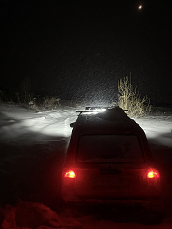 прошу помощи, подъехать можно почти на чем угодно сел задним мостом, нужно сдернуть тросом или подтолкнуть через шину, забыл лопату и трос в другой машине  вытащить застрявшую машину Ваз 