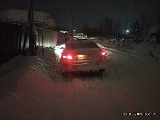 помогите пожалуйста,  лег на пузо, сам выехать не могу  вытащить застрявшую машину Киа Оптима, такси