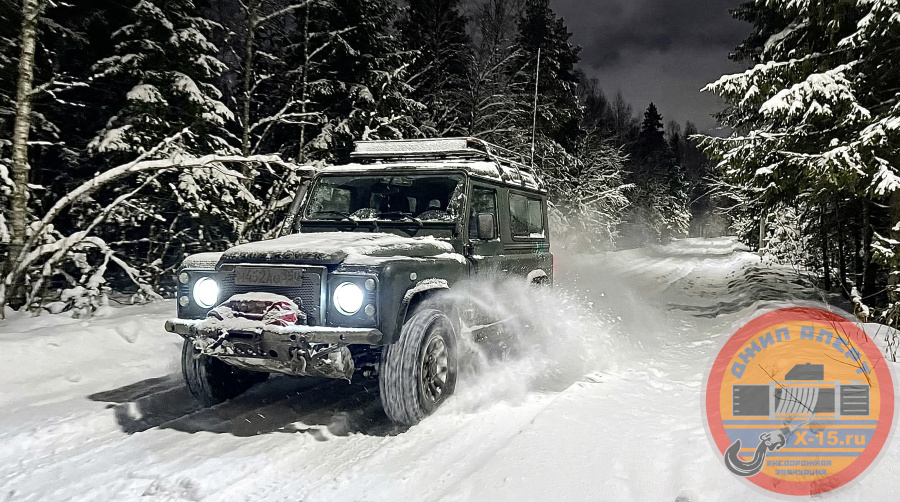фото застрявшего LR Defender 90 