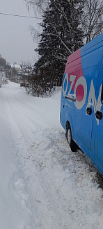прошу помощи, застрял на горке, протянуть пару метров для разгона. Троса нет вытащить застрявшую машину газель 