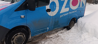 прошу помощи, застрял на горке, протянуть пару метров для разгона. Троса нет вытащить застрявшую машину газель 