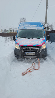 помогите, увяз в снегу на нечищеной дороге вытащить застрявшую машину Газель Некст цмт