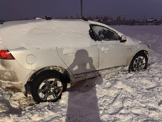 Застрял на выезде с участка. Дернуть до просеки  вытащить застрявшую машину Volvo xc60
