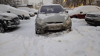 Села на брюхо на парковке, сдернуть с места вытащить застрявшую машину не указано
