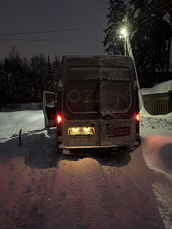 Застрял в колее нужна помощь , до почищенного покрытия 250-300 метров вытащить застрявшую машину Газель