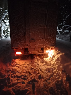 помогите, съехала задняя часть в сугроб, ни туда ни сюда не едет, сам выбраться не смогу  вытащить застрявшую машину Ford transit