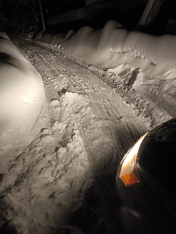 Застрял в СНТ Поиск владимирская область Александровский район. В СНТ дороги не чищены и я уселся в середине СНТ. Спустить бы машину на участок вытащить застрявшую машину Митсубиси аутлендер xl МКПП