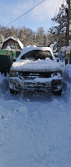 помогите, сел на брюхо, дальше откопал, нужно только сдернуть с твердого снега. вытащить застрявшую машину Ленд Ровер