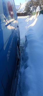 прошу помощи, чуть увяз в сугробе, нужно протащить пару метров вытащить застрявшую машину газель 