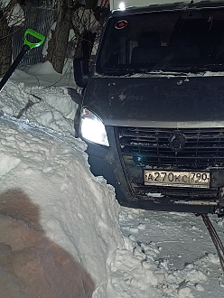 помогите пожалуйста,  со вчерашней ночи застрял а СНТ слетел с тропинки  вытащить застрявшую машину Газель Некст 