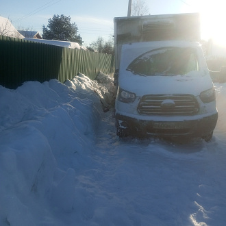 Застрял в снт дороги очищены проезд есть нужно в перед чуть подтянуть и дальше сама поедет вытащить застрявшую машину Форд транзит с буткой