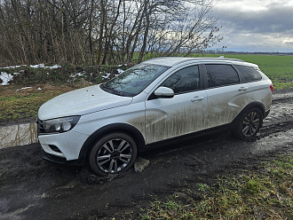 помогите, вытащить машины из грязи  вытащить застрявшую машину Лада весте 