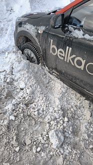 помогите, вытащить машину, мешаю проезду других людей вытащить застрявшую машину не указано