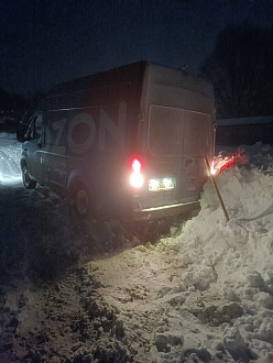 Застрял в деревне небольшая горка подъем не большой Кувейта нет стащило в сугроб вытащить застрявшую машину Газэль