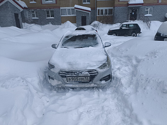 помогите, застрял во дворе вытащить застрявшую машину Солярис