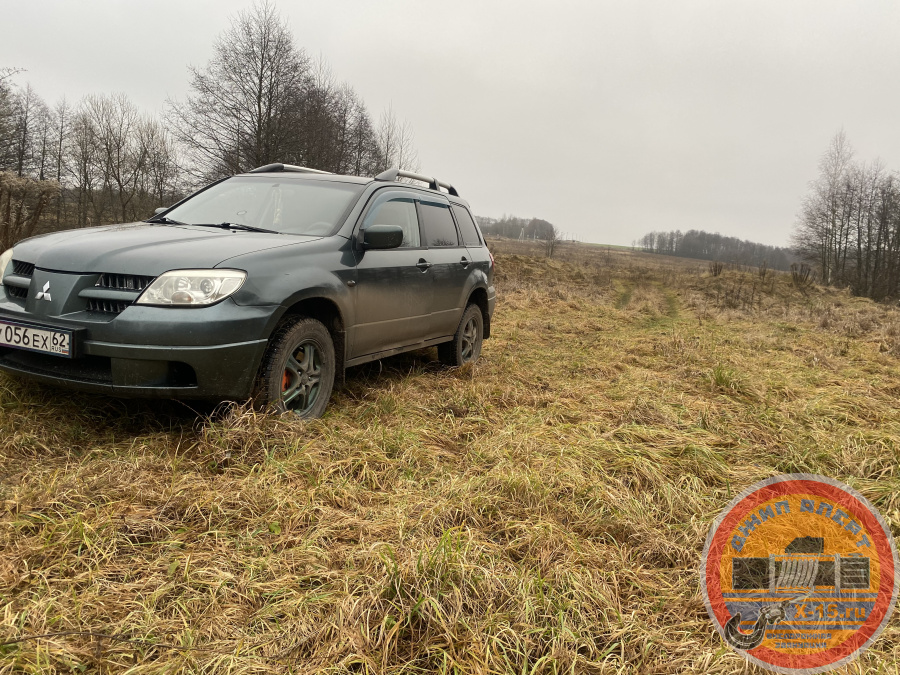 фото застрявшего Chevrolet Niva/MitsubishiOutlander 2.0 