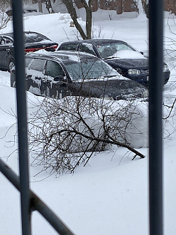 Застрял в дворе, повис на подрамнике, до жесткого покрытия 3 метра, перекрыл проезд! вытащить застрявшую машину Ауди а4