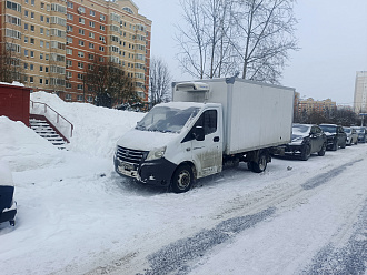 помогите, пожалуйста, нужно дернуть машину, завести с толкача, или прикурить, замерзла вытащить застрявшую машину ГАЗель