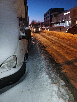 Дёрнуть из снега и отбуксировать до сервиса. Желательно завтра  вытащить застрявшую машину не указано