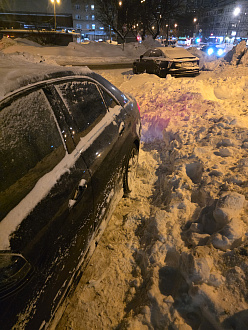 помогите, застрял на парковке в снегу. Есть проушина, есть трос, машину как смог откопал.  вытащить застрявшую машину Mercedes-Benz E-200 г.