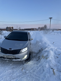 Закопалась в снегу , нужно выдернуть за зад , машина не двигается ни вперед ни назад 
В заснеженном поле глемпинга на краю земли 
Номер машины р 460 ра 40 вытащить застрявшую машину Кия рио