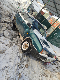 помогите пожалуйста,  очень прошу, в кармане всего  рублей вытащить застрявшую машину не указано