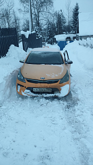 помогите пожалуйнста,  не могу заехать в горку, единственное,нет буксировочного кольца вытащить застрявшую машину Киа Рио 