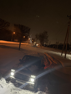 5 - 10 метров до асфальта. Застряли в самом начале. 
Нива не смогла .
На 5 - 10 минут делов. 
Сел на брюхо, поэтому и не могу выехать) вытащить застрявшую машину Нива