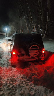 помогите, стащило с дороги. Дернуть 5м, 10 м до твердого. вытащить застрявшую машину УАЗ Патриот