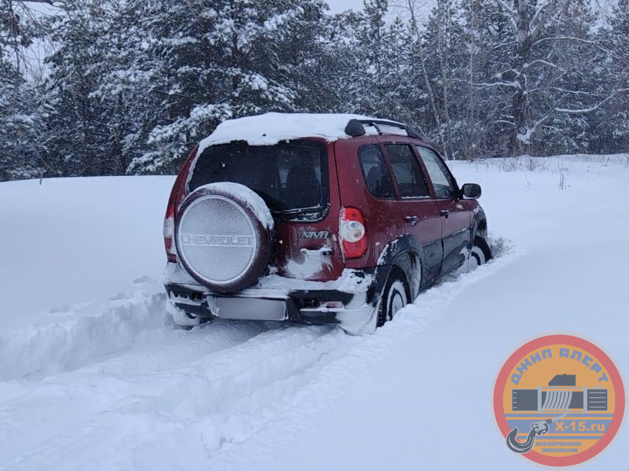 фото застрявшего Шевроле Нива 