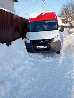 прошу помощи, вытощить машину застряла в сугробе в деревне  вытащить застрявшую машину Газель NEXT 