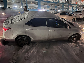 Застряли в жилом массиве в колее рядом с дорогой, 10 метров до дороги, жилой массив. вытащить застрявшую машину Тойота королла, да.