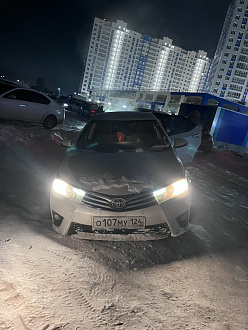 Застряли в жилом массиве в колее рядом с дорогой, 10 метров до дороги, жилой массив. вытащить застрявшую машину Тойота королла, да.