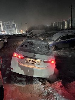 Застряли в жилом массиве в колее рядом с дорогой, 10 метров до дороги, жилой массив. вытащить застрявшую машину Тойота королла, да.