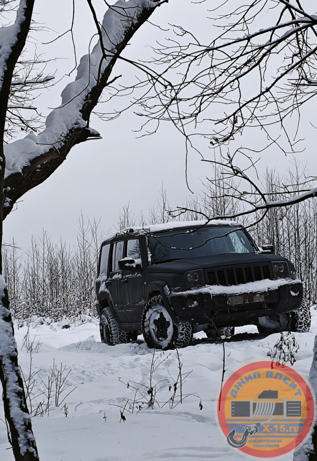 фото застрявшего Jeep Commander  Москва