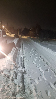 прошу помощи, скорая соскочила одной стороной на жд пути одной стороной. Динамичкой выдернуть не получается, по идее надо лебедить.  вытащить застрявшую машину Скорая форд транзит