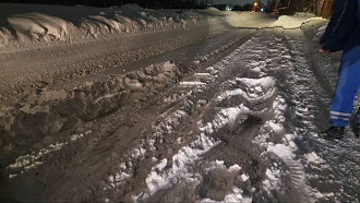 прошу помощи, скорая соскочила одной стороной на жд пути одной стороной. Динамичкой выдернуть не получается, по идее надо лебедить.  вытащить застрявшую машину Скорая форд транзит