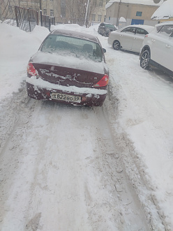 помогите пожалуйста,  застрял вытащить застрявшую машину Киа спектра