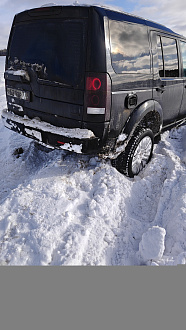 помогите пожалуйста,  Сел в поле в снегу. До асфальта 300 м. Нужна помощь на больших колёсах, желательно с лебёдкой  вытащить застрявшую машину ЛР Дискавери 4
